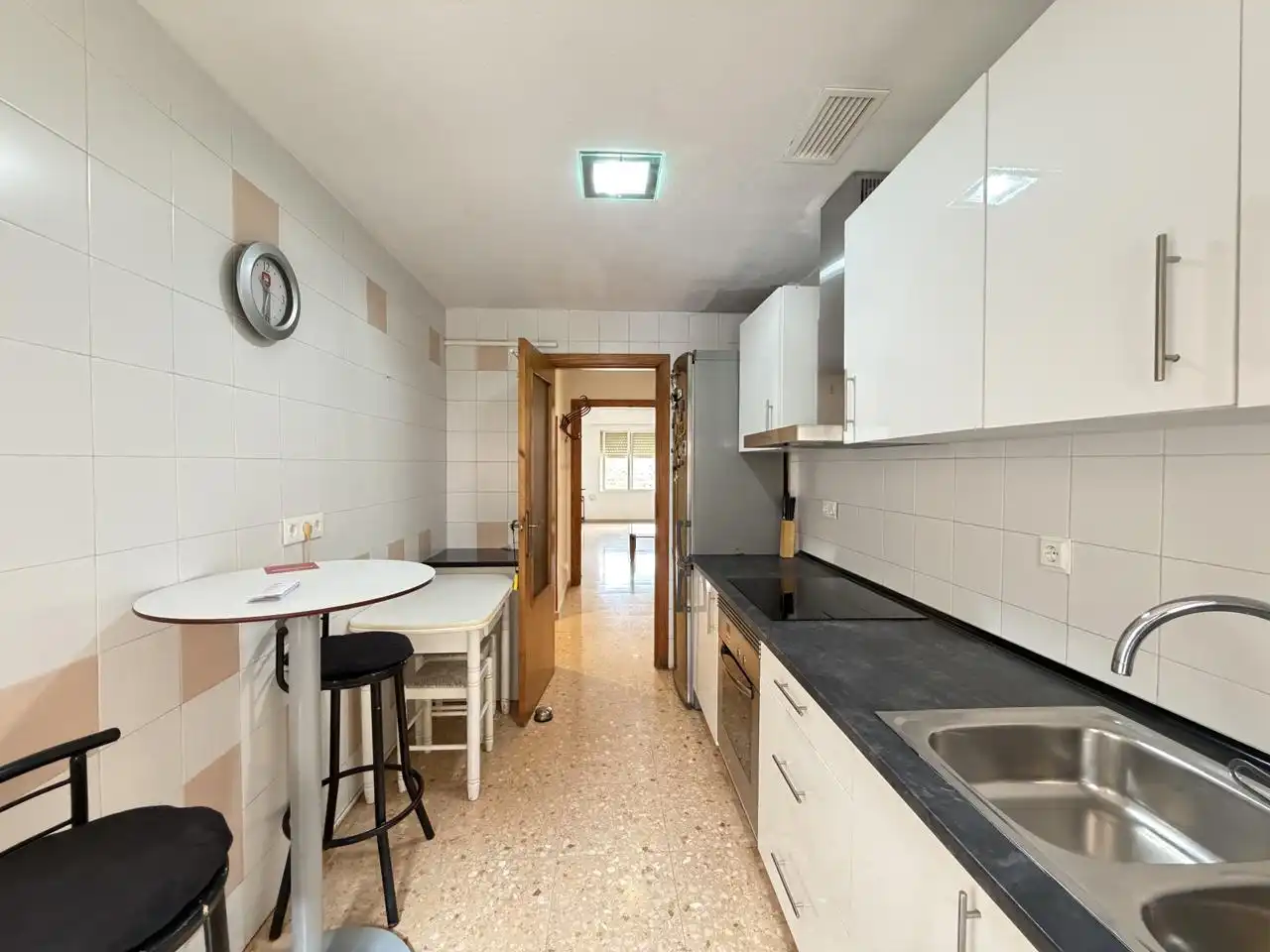 Küche von Wohnung zum Verkauf in Alicante / Alacant mit Klimaanlage, Privatgarten und Terrasse