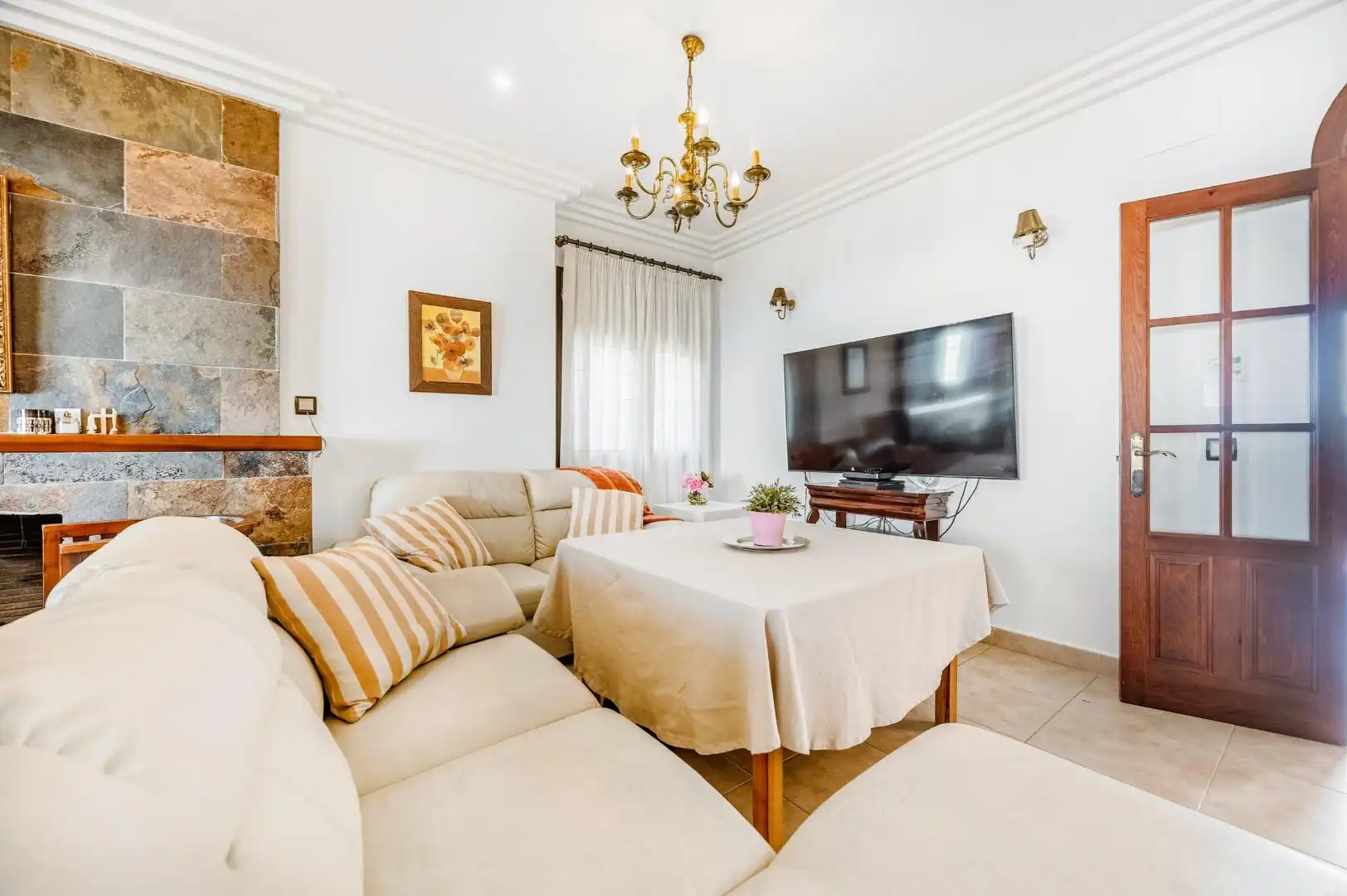 Sala d'estar de Casa o xalet en venda en Chiclana de la Frontera amb Aire condicionat, Jardí privat i Terrassa
