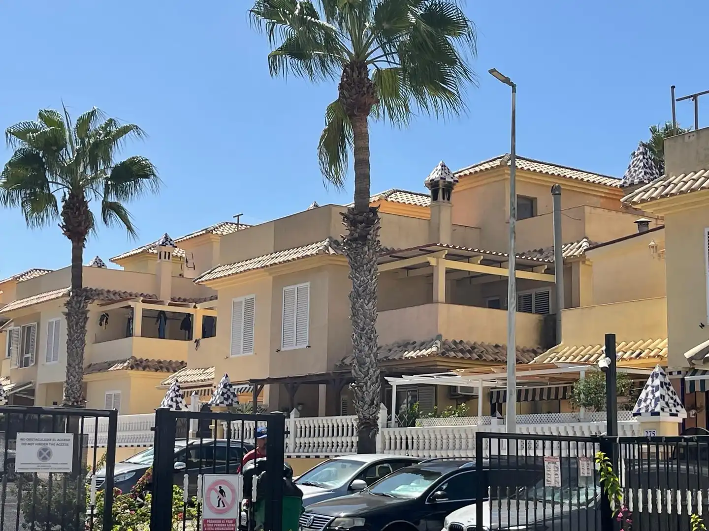 Vista exterior de Casa o chalet de alquiler en Santa Pola con Aire acondicionado, Amueblado y Piscina comunitaria