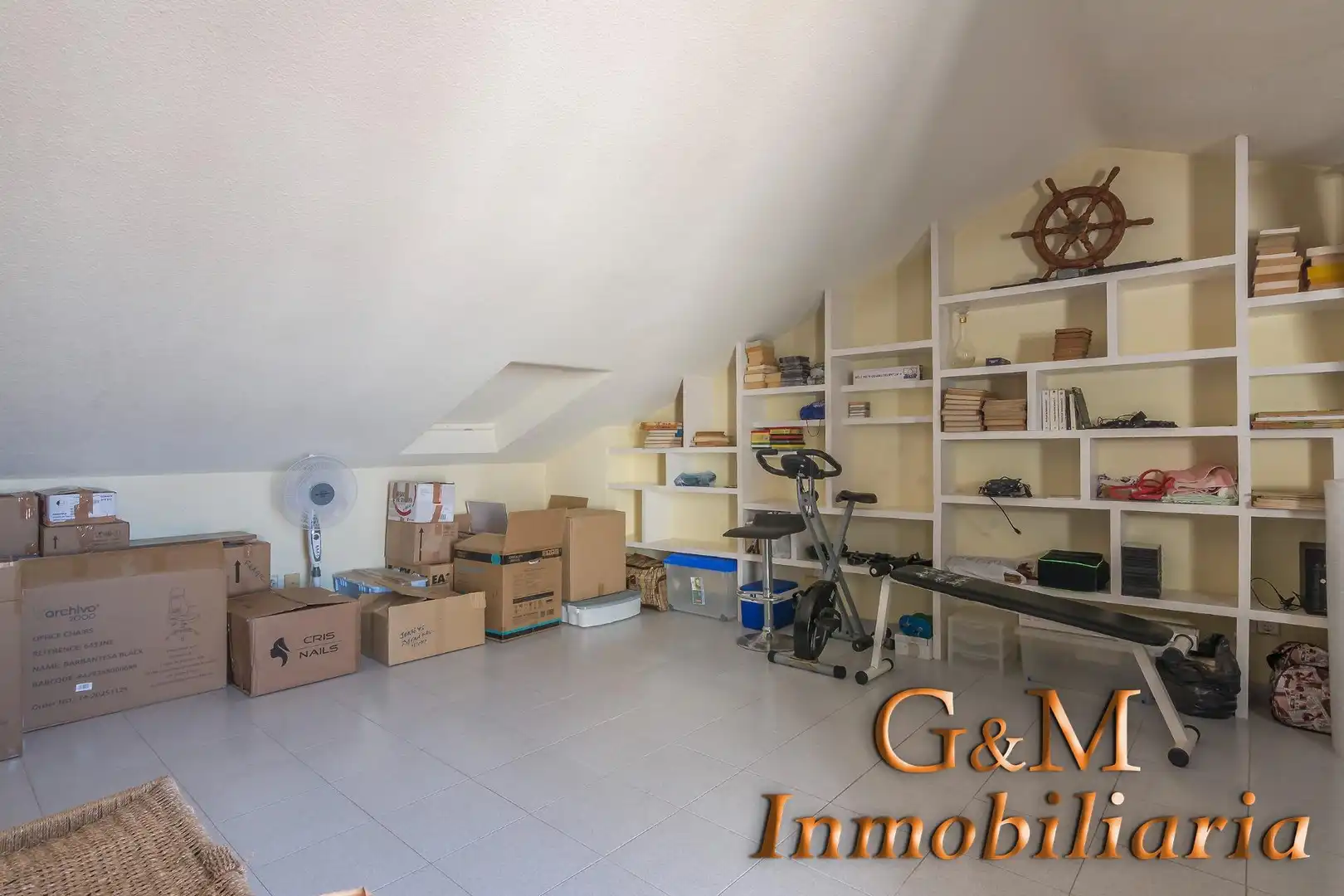 Einfamilien-Reihenhaus zum Verkauf in Estepona mit Privatgarten, Terrasse und Balkon