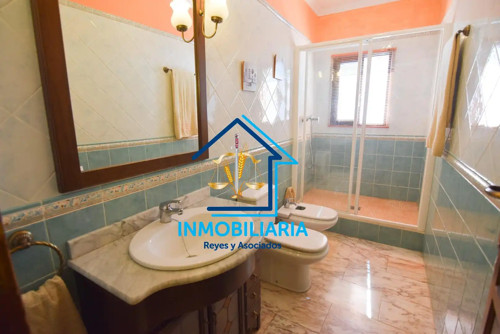 Bany de Casa o xalet en venda en Córdoba amb Aire condicionat