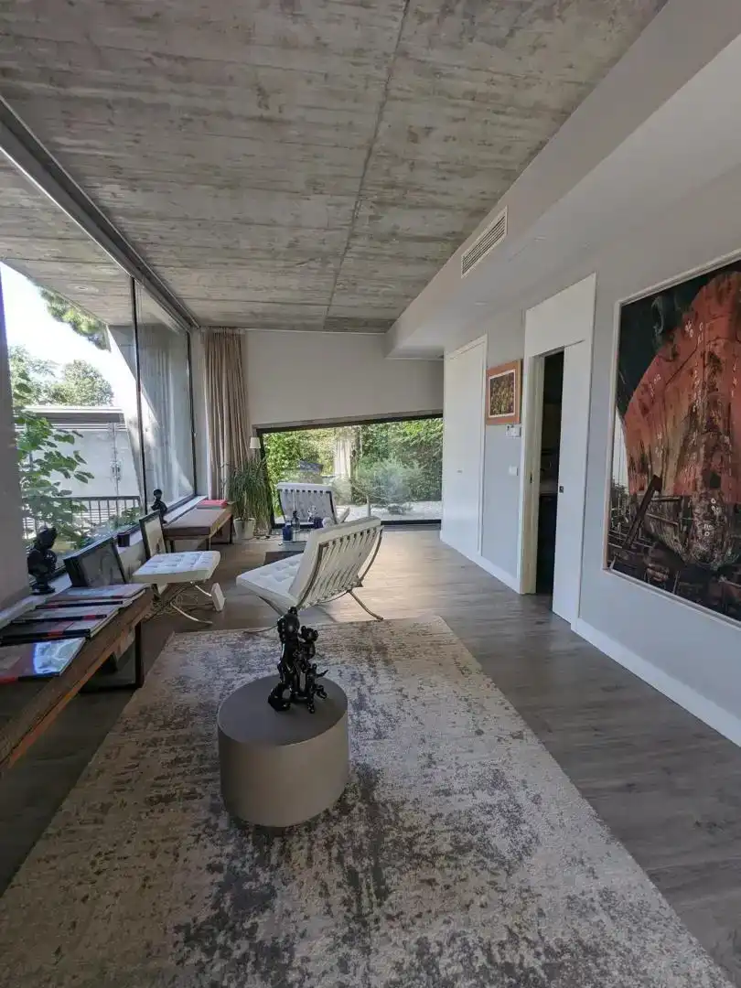 Sala d'estar de Casa o xalet en venda en Pozuelo de Alarcón amb Aire condicionat, Piscina i Balcó