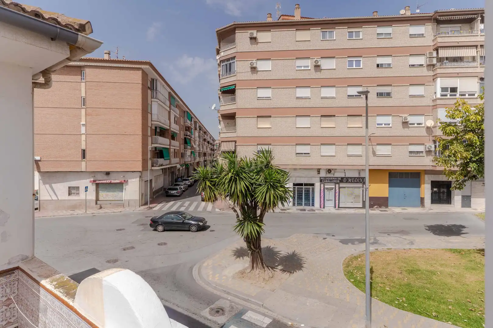 Vista exterior de Casa adosada en venda en Motril amb Aire condicionat, Forn i Rentadora