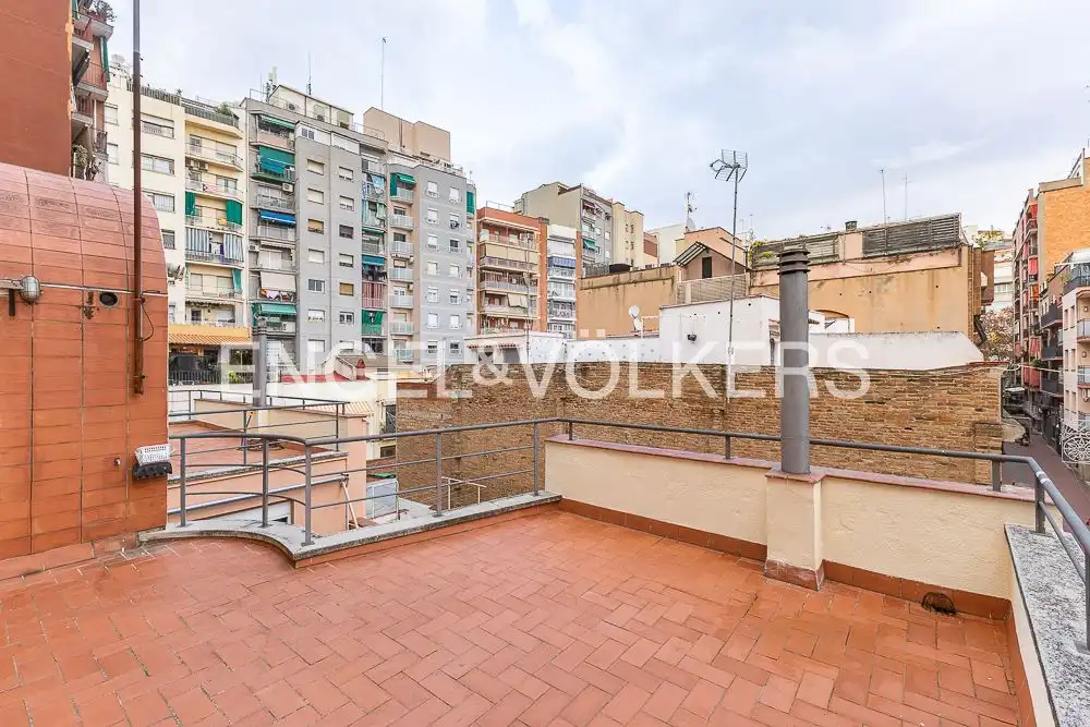 Terrassa de Casa o xalet en venda en L'Hospitalet de Llobregat amb Aire condicionat, Calefacció i Parquet