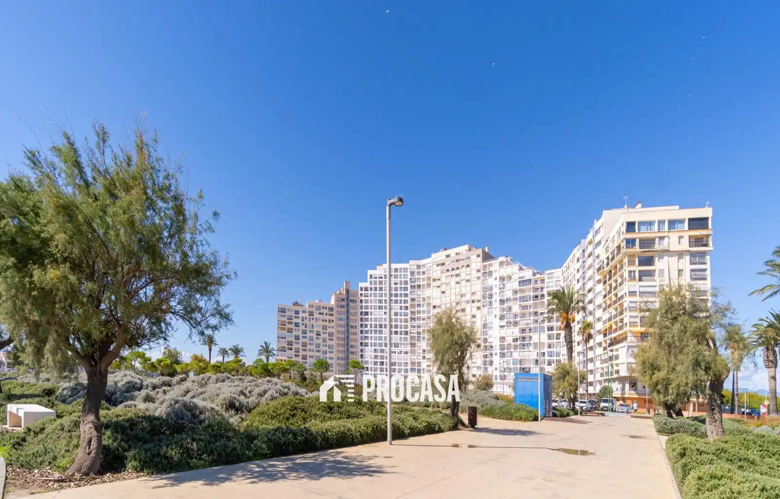 Außenansicht von Wohnung zum Verkauf in Empuriabrava mit Klimaanlage, Heizung und Terrasse