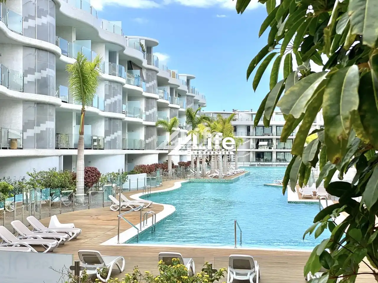Vista exterior de Apartamento de alquiler en Arona con Aire acondicionado, Terraza y Piscina