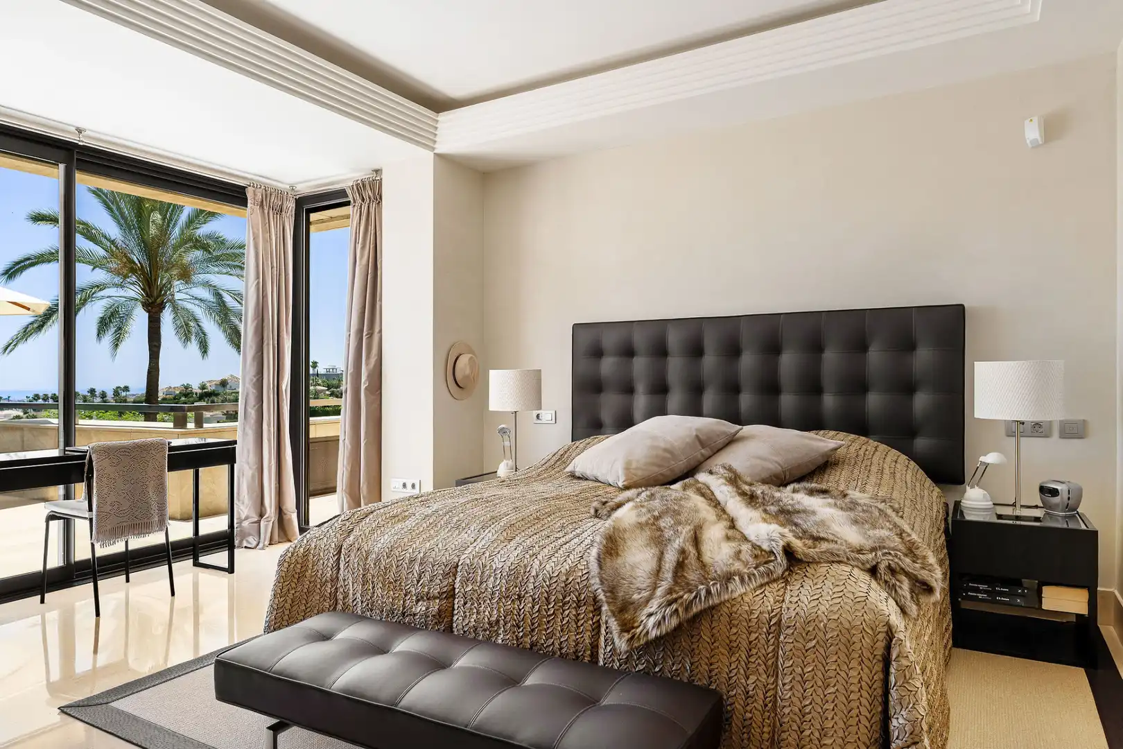 Habitación de Apartamento en venta en Marbella con Aire acondicionado, Terraza y Piscina