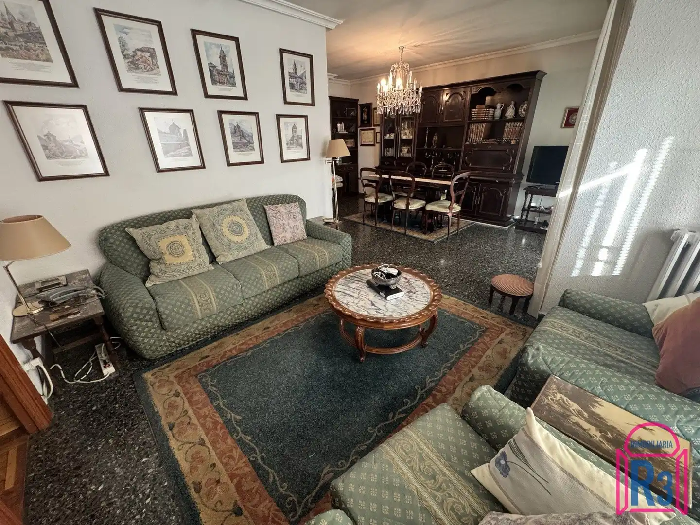 Sala d'estar de Pis en venda en León Capital  amb Calefacció i Terrassa