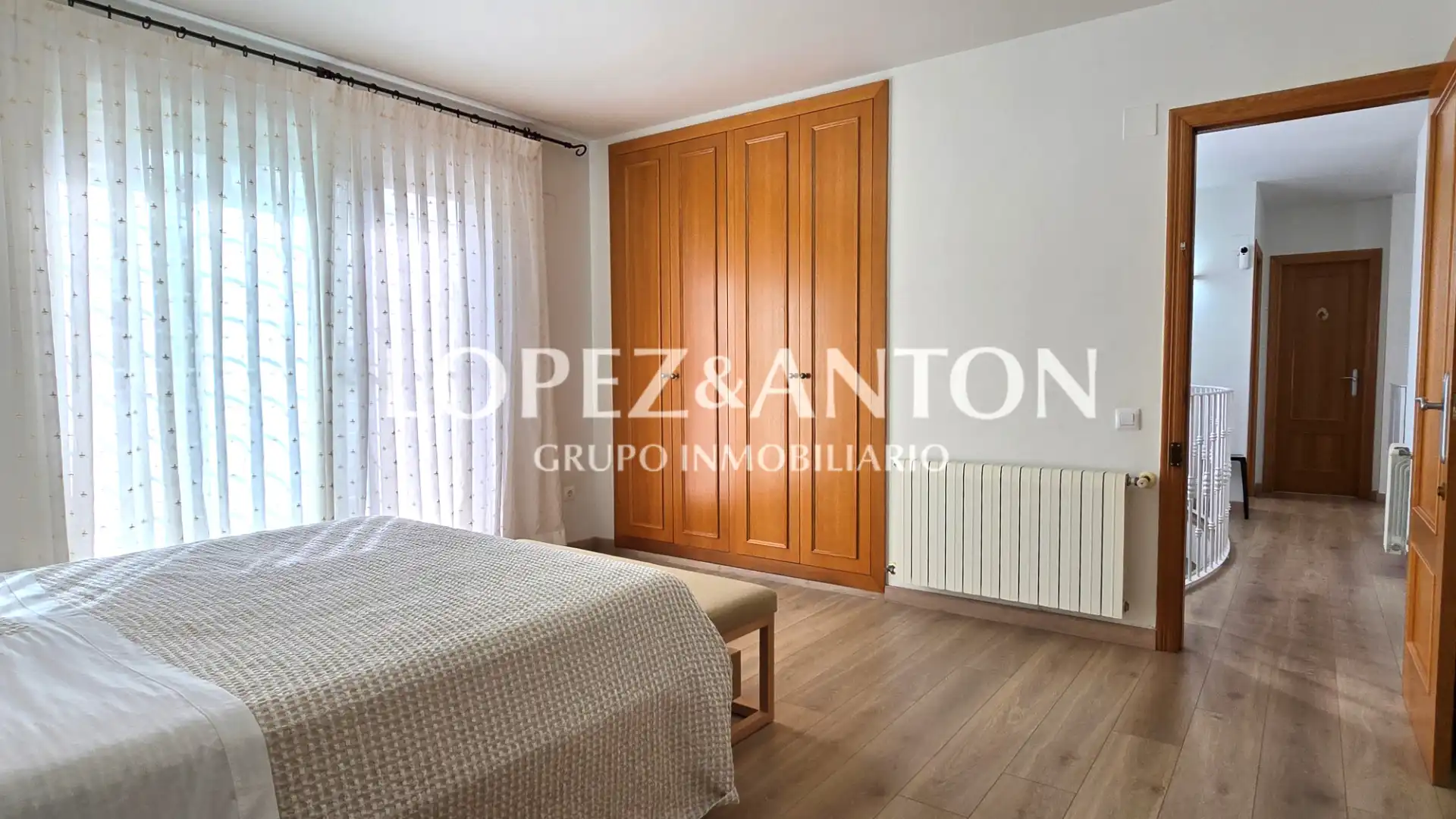 Bedroom of Houses for sale in L'Eliana  with Air Conditioner, Heating and Private garden