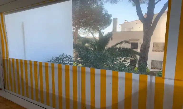 Terrasse von Erdgeschoss zum Verkauf in Roses mit Privatgarten, Möbliert und Gemeinschaftspool