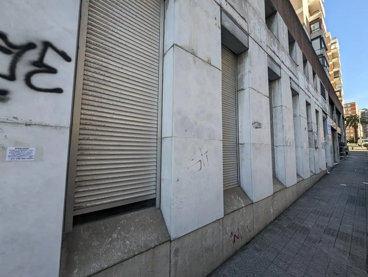 Vista exterior de Local en venda en Bilbao  amb Aire condicionat