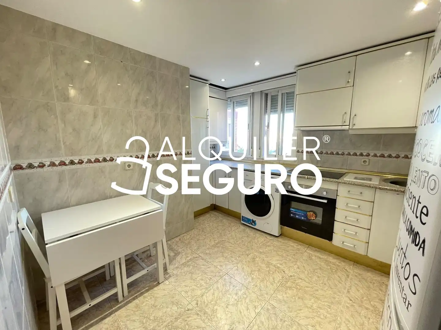 Küche von Wohnung zur Miete in Madrid mit Heizung, Abstellraum und Möbliert