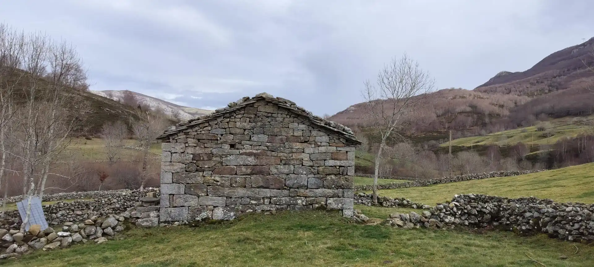 Vista exterior de Finca rústica en venda en Espinosa de los Monteros amb Jardí privat