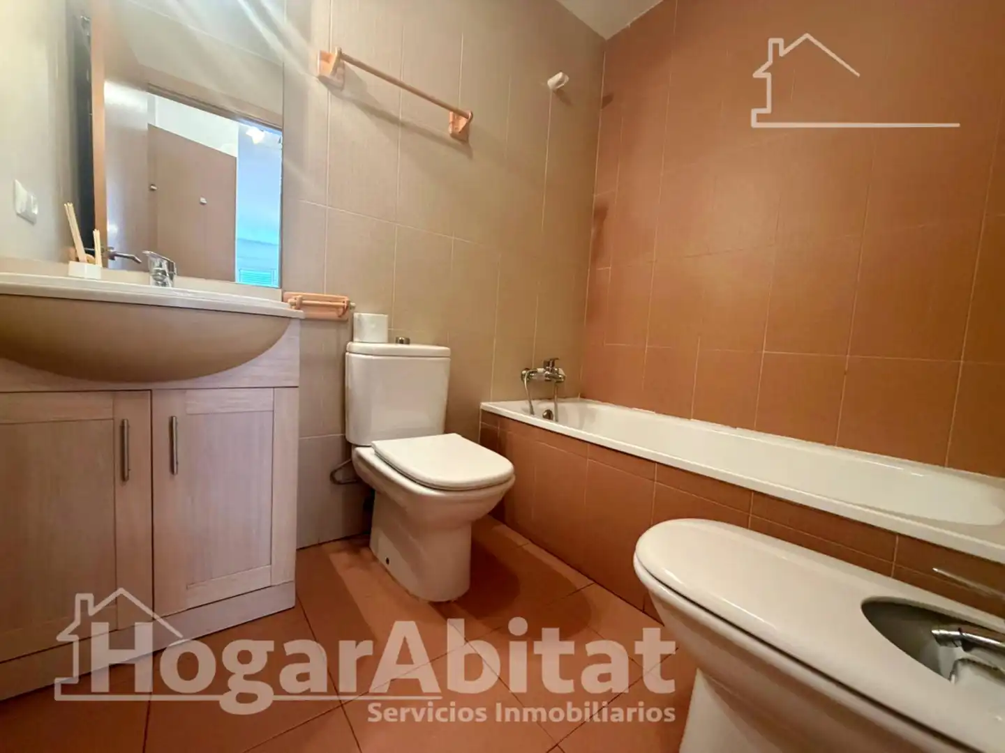 Baño de Piso en venta en Benaguasil con Aire acondicionado, Calefacción y Terraza