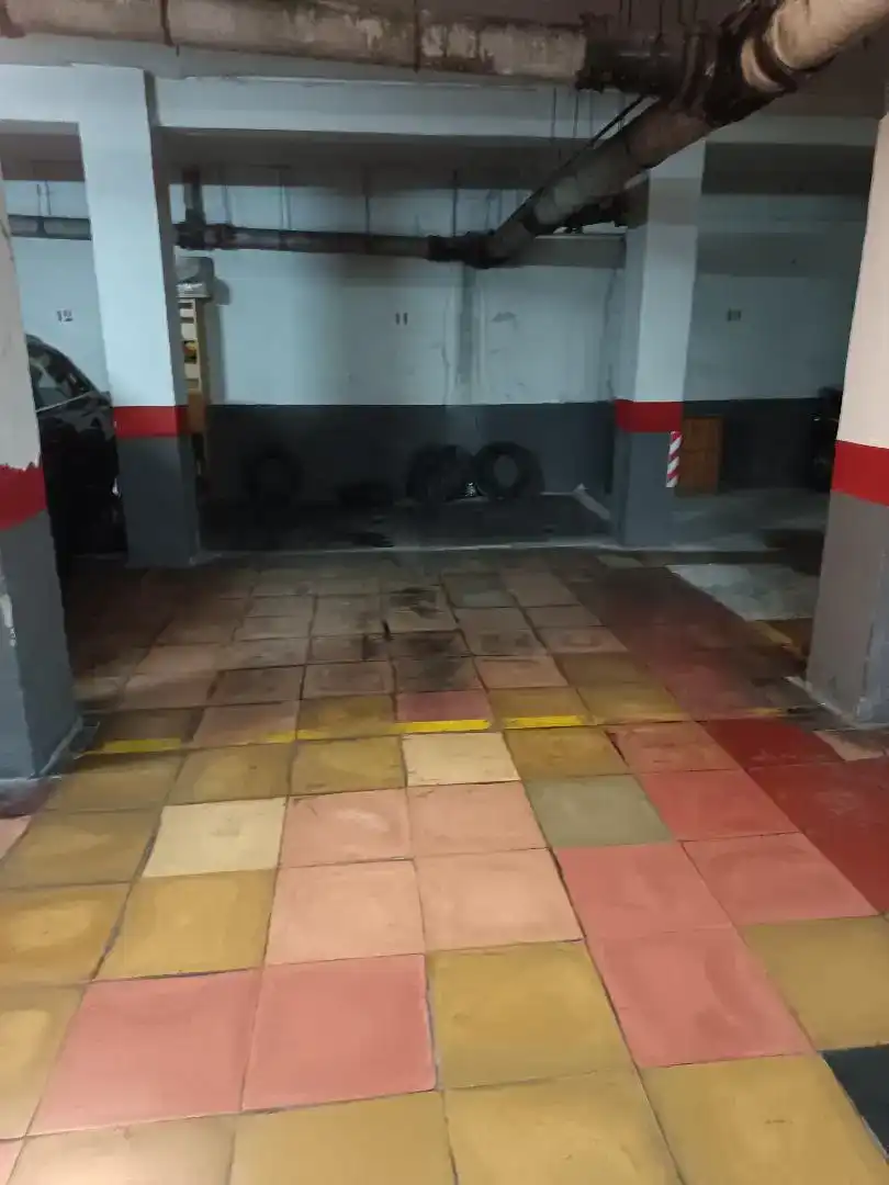Parkplatz von Garage zur Miete in Granada