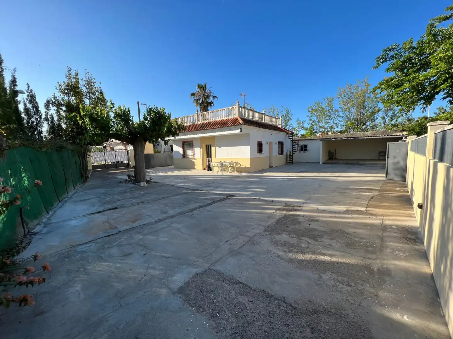 Vista exterior de Casa o chalet de alquiler en Sagunto / Sagunt con Amueblado, Horno y Lavadora