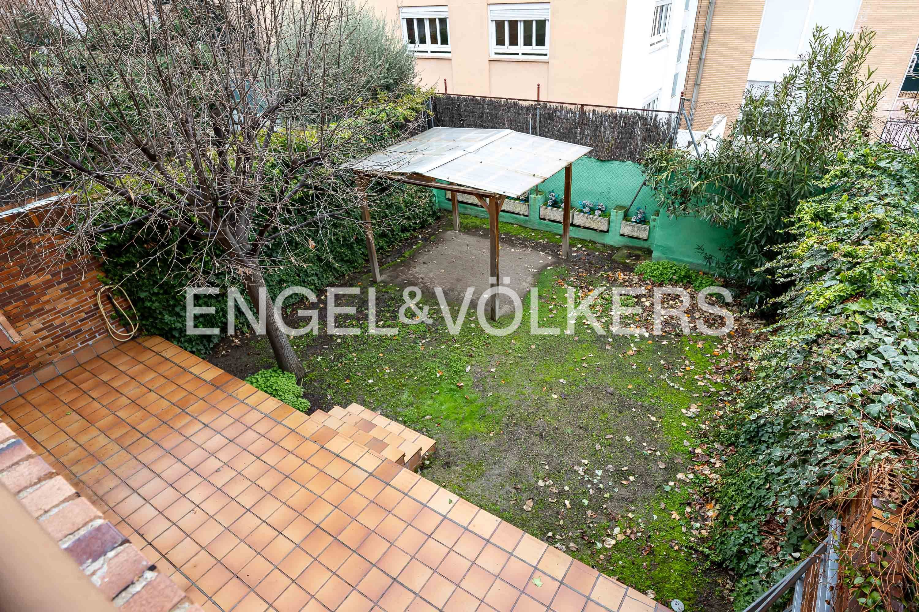 Terrassa de Casa o xalet en venda en  Madrid Capital amb Aire condicionat, Calefacció i Jardí privat