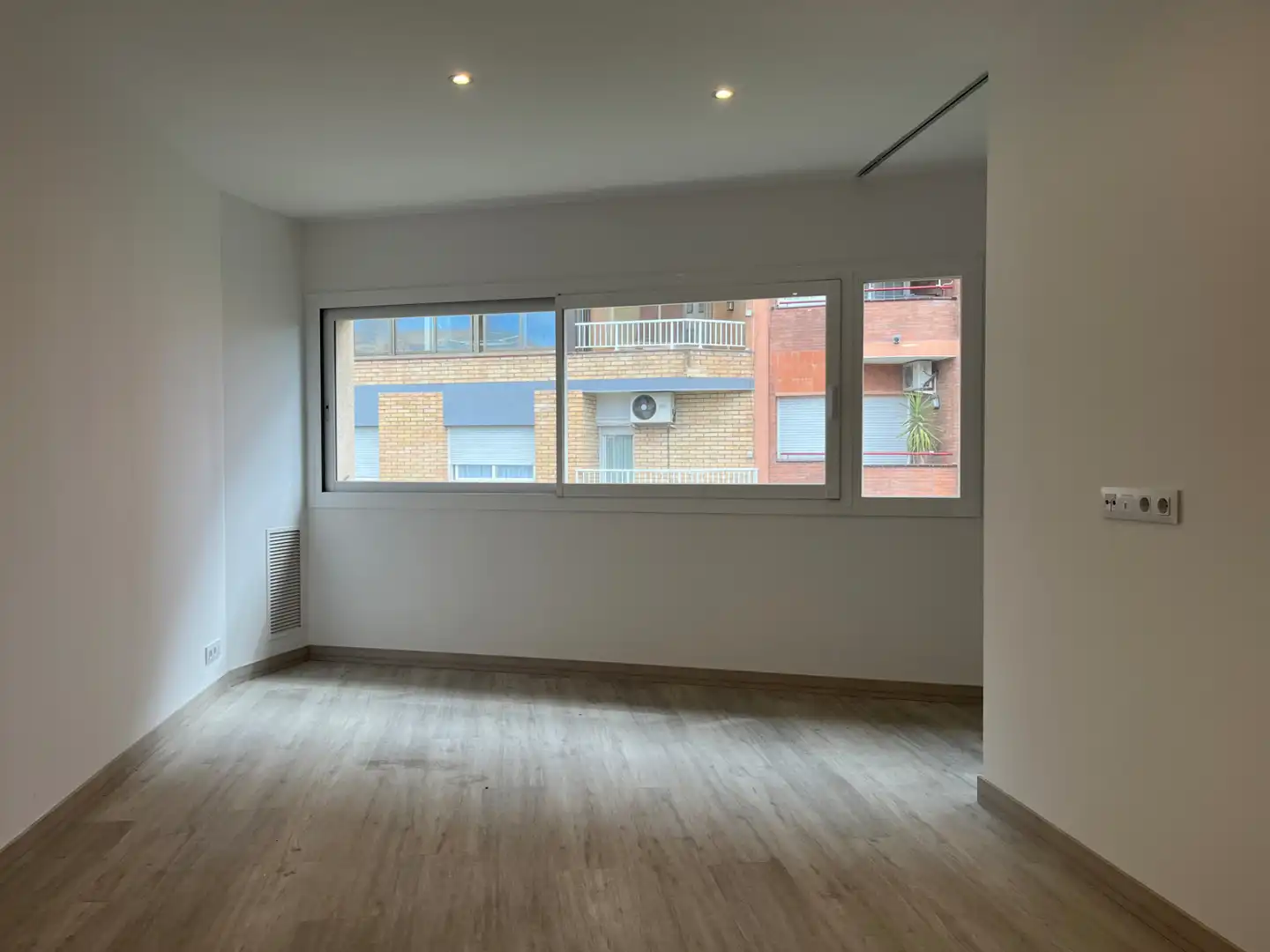 Living room of Flat for rent in Sant Boi de Llobregat  with Air Conditioner, Heating and Parquet flooring