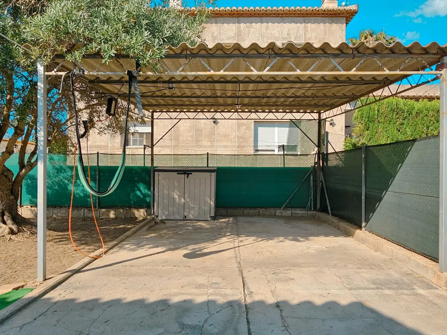 Aparcament de Casa o xalet en venda en Oliva amb Aire condicionat, Calefacció i Jardí privat