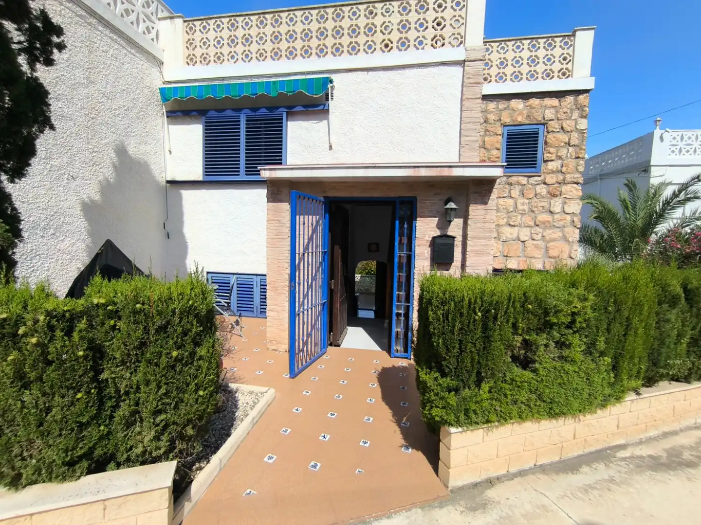 Maison jumelée avec terrasse à vendre à La Mata