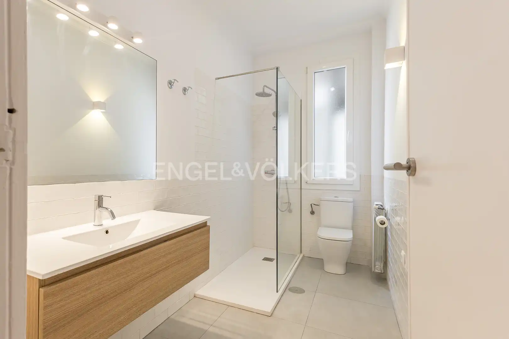 Badezimmer von Wohnung zur Miete in Madrid mit Klimaanlage, Heizung und Parkett
