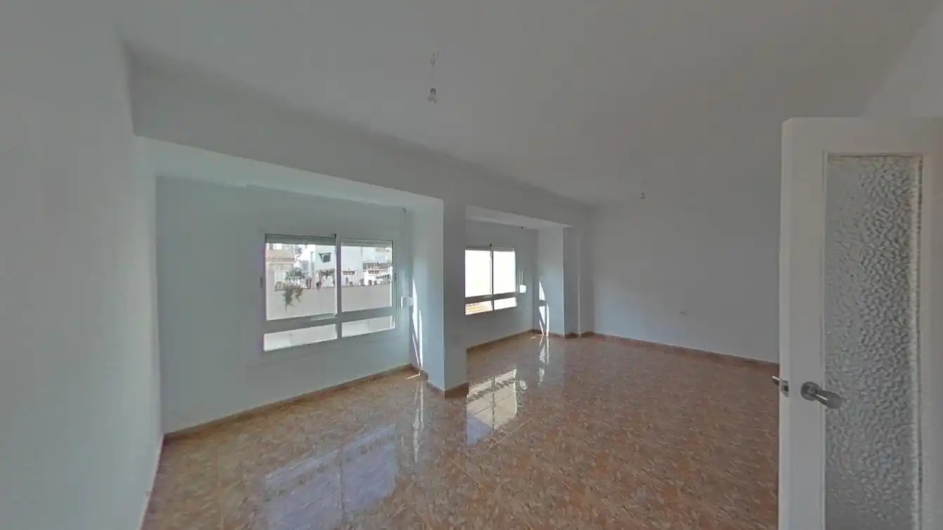 Flat for sale in C/ Modesto Lafuente, imagen 2