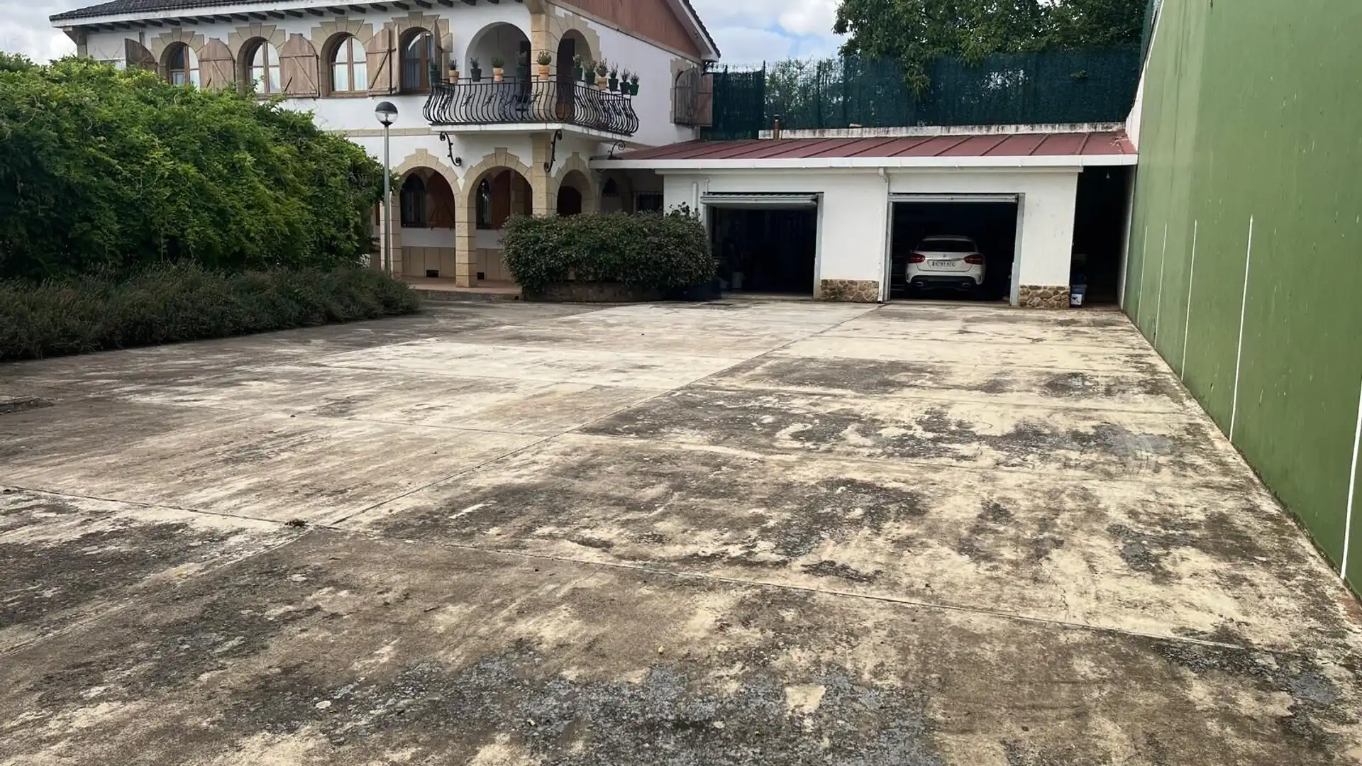 Aparcament de Casa o xalet en venda en Nalda amb Jardí privat, Terrassa i Traster