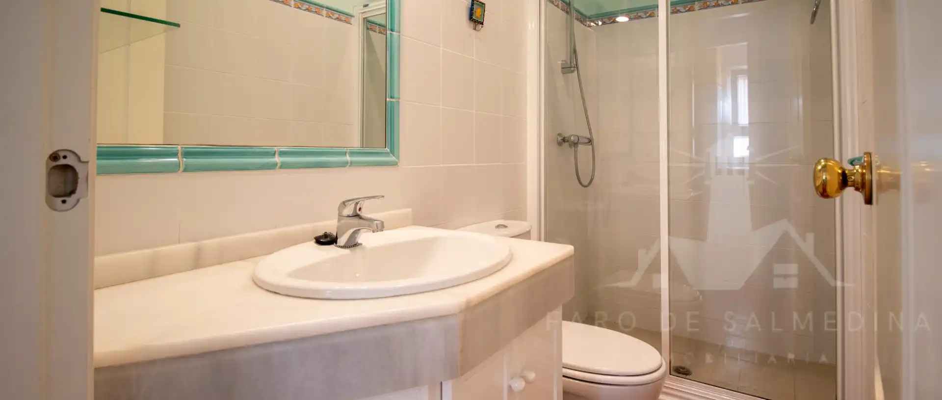 Baño de Casa adosada en venta en Rota con Aire acondicionado, Terraza y Piscina comunitaria