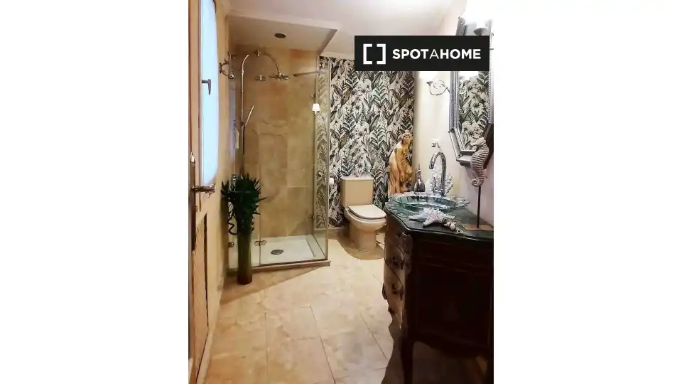 Baño de Apartamento para compartir en Torrelodones con Aire acondicionado, Terraza y Amueblado