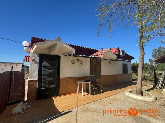Vista exterior de Casa o xalet en venda en Carmona amb Aire condicionat, Calefacció i Piscina