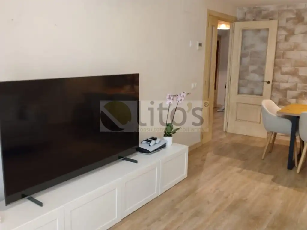 Sala d'estar de Casa adosada en venda en Dos Hermanas amb Jardí privat i Piscina