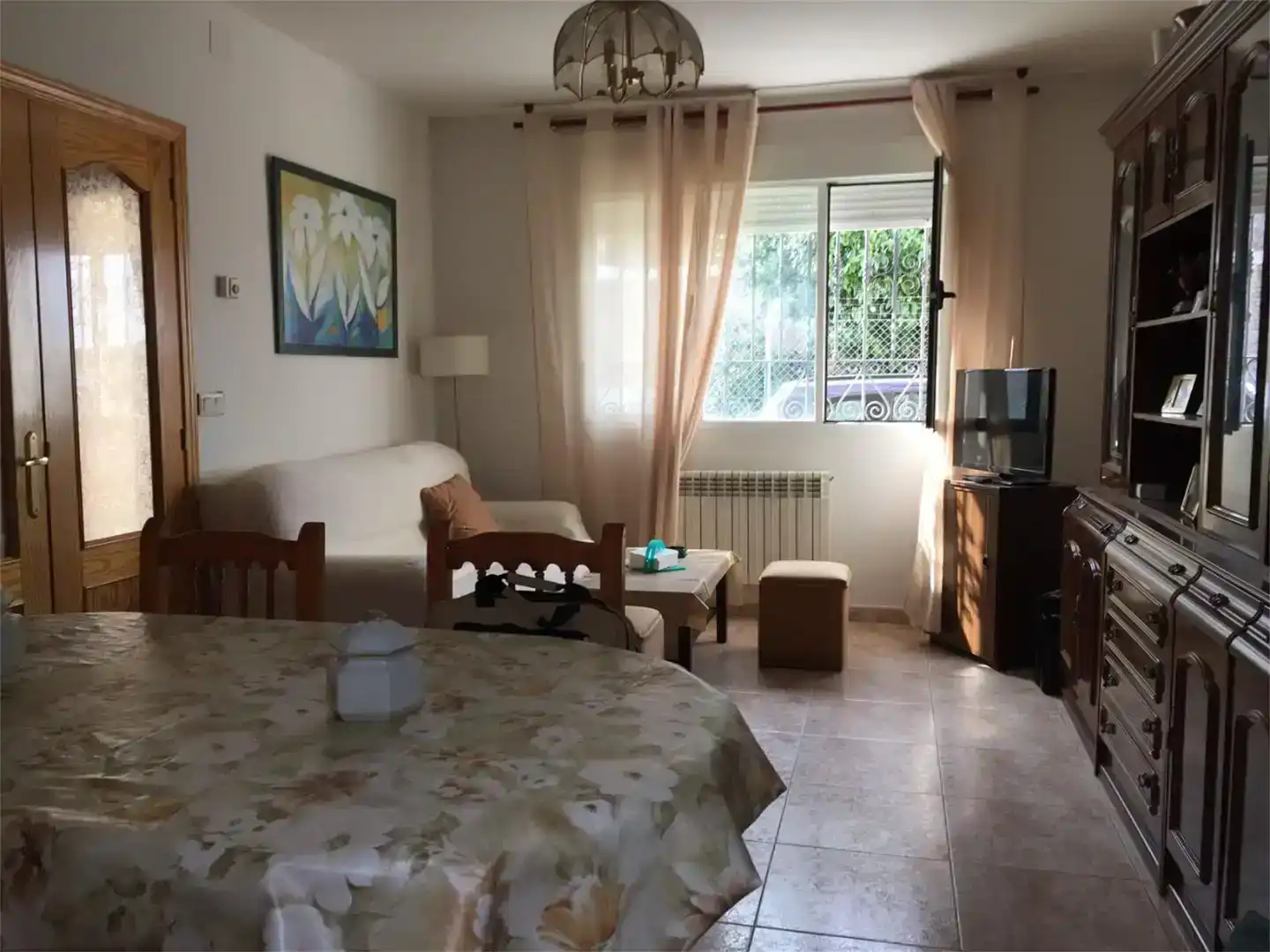 Sala d'estar de Casa o xalet en venda en Martín Muñoz de las Posadas