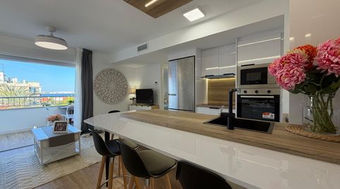 APARTAMENTO TOTALMENTE REFORMADO CON VISTAS AL MAR CON TRASTERO INCLUIDO. GARAJE OPCIONAL. 3 DORM. 2 BAÑOS. SUPERFICIE 92 M2.