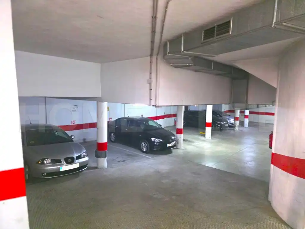 Parking de Apartamento en venta en Torremolinos con Aire acondicionado y Amueblado