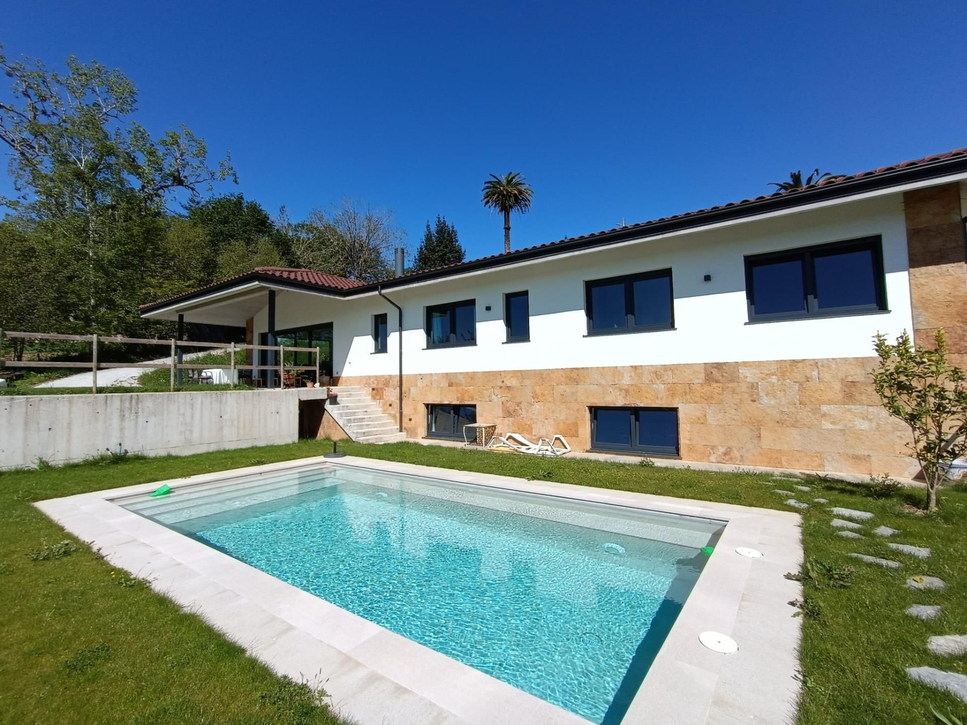 Swimming pool of House or chalet for sale in Udías  with Heating, Private garden and Terrace