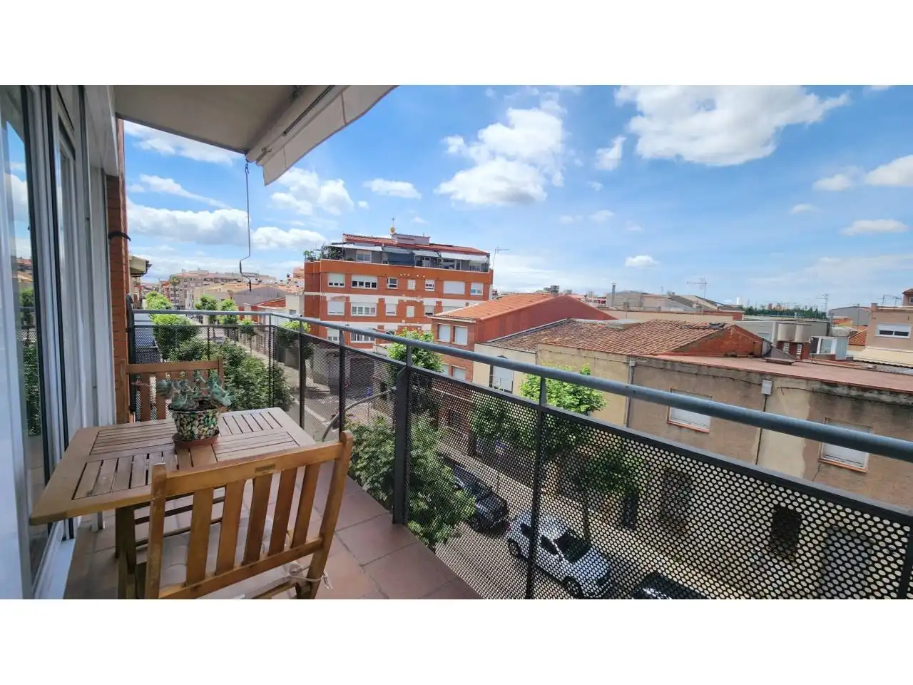 Vista exterior de Piso en venta en Terrassa con Aire acondicionado, Calefacción y Trastero