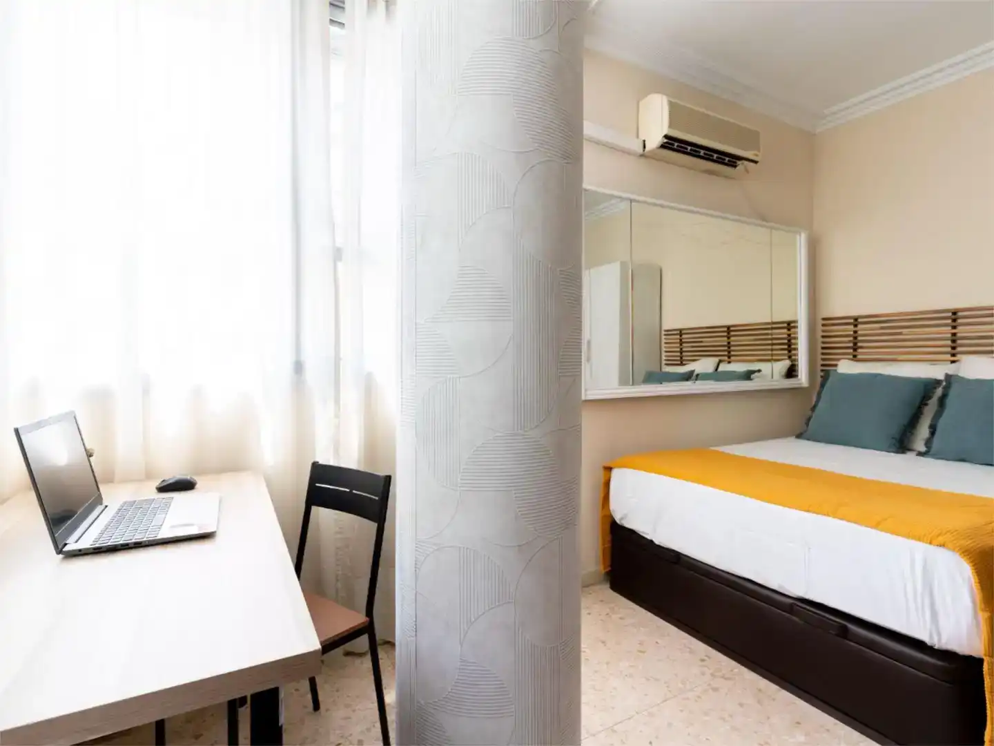 Habitación de Piso para compartir en Sevilla con Aire acondicionado, Jardín privado y Amueblado