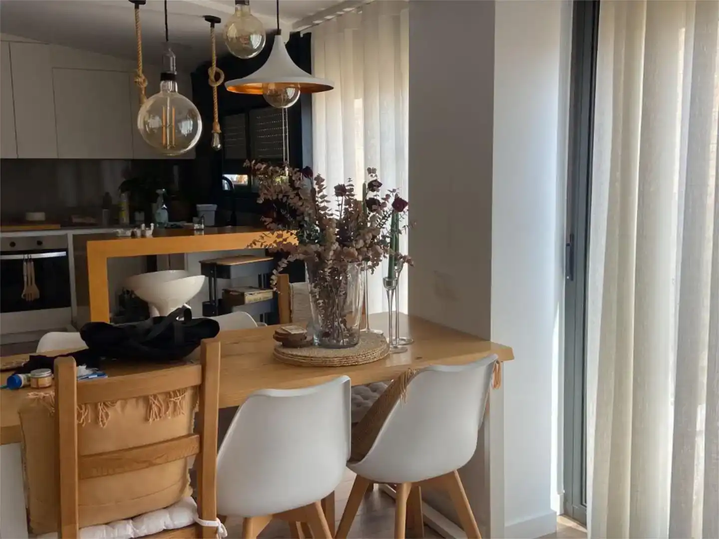 Dining room of Attic for share in Manresa  with Air Conditioner, Parquet flooring and Furnished