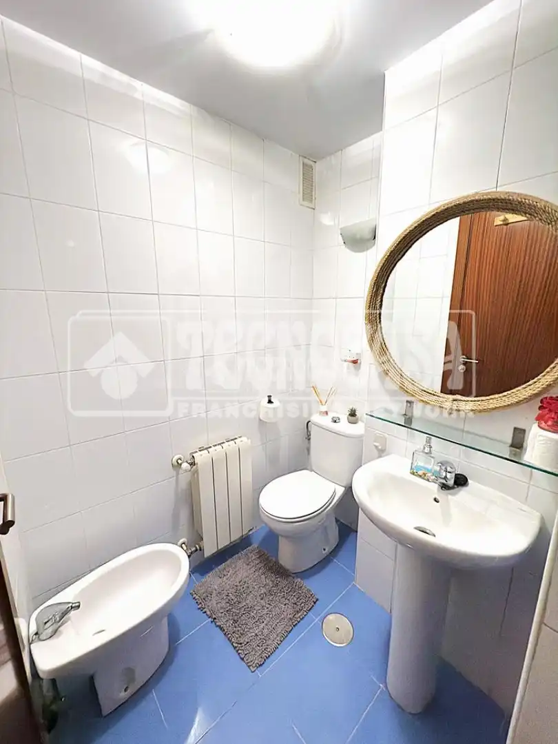 Baño de Piso en venta en Cuenca con Calefacción, Parquet y Terraza
