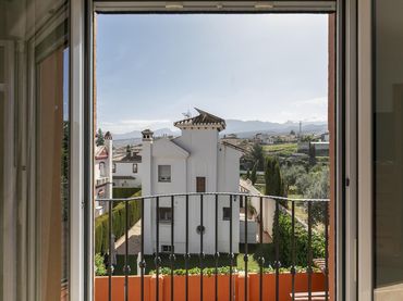 Detached house with balcony for sale in Calle Cerro Bufon 2