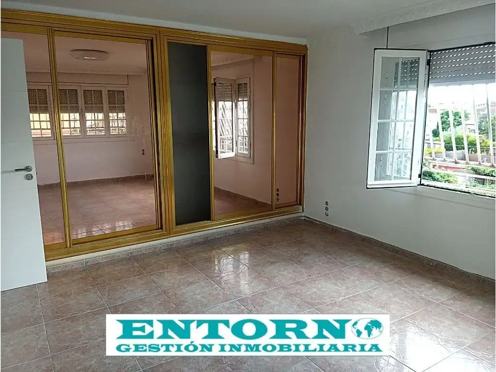 Habitación de Casa o chalet en venta en Santa Perpètua de Mogoda con Jardín privado, Terraza y Trastero