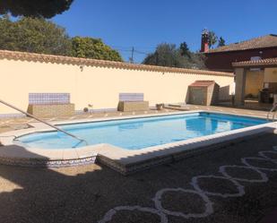 Piscina de Casa o xalet en venda en Chiclana de la Frontera amb Jardí privat, Terrassa i Traster