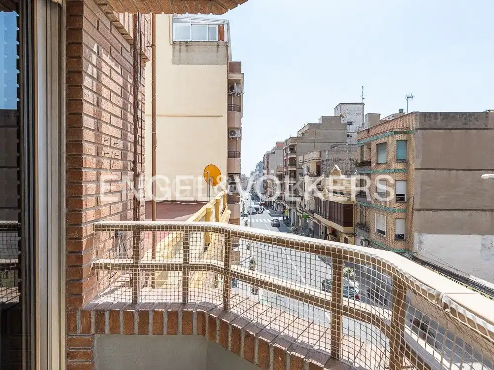 Terrassa de Pis de lloguer en Llíria amb Calefacció, Moblat i Balcó