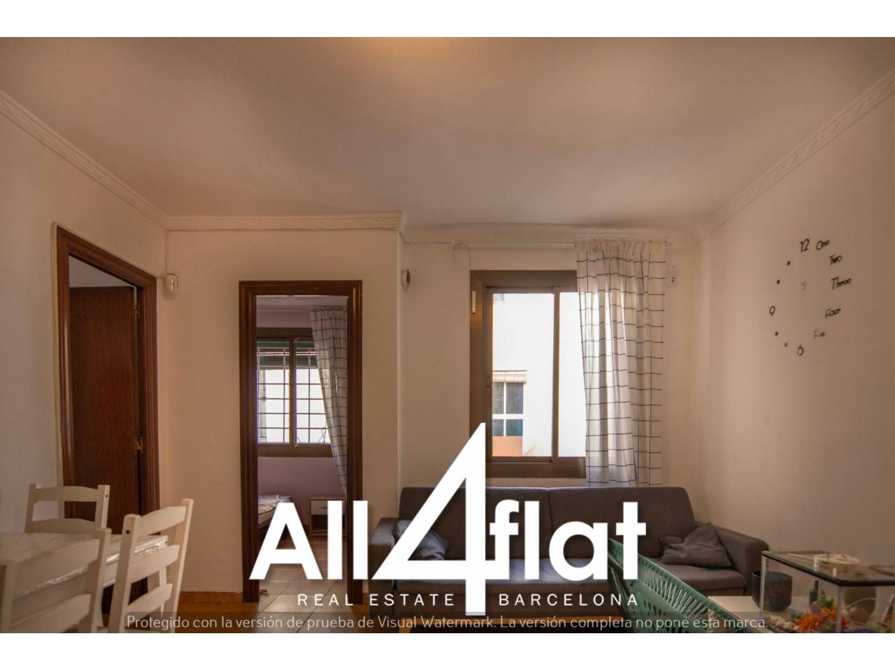 Exterior view of Flat for sale in L'Hospitalet de Llobregat  with Parquet flooring and Furnished