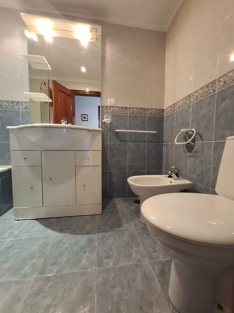 Bany de Pis de lloguer en Gijón  amb Calefacció, Parquet i Terrassa