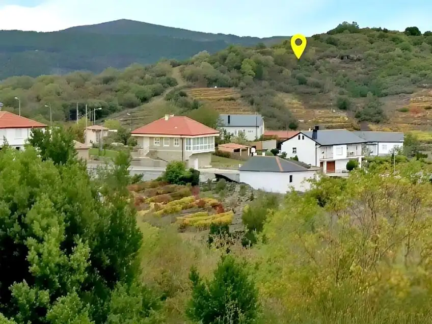 Vista exterior de Terreno en venta en A Teixeira 