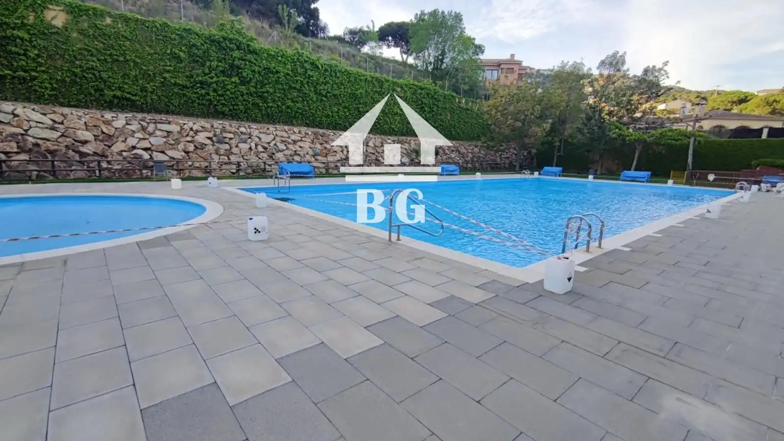 Schwimmbecken von Wohnung zum Verkauf in Lloret de Mar mit Klimaanlage, Heizung und Terrasse