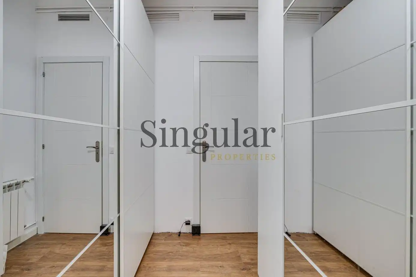 Habitación de Piso en venta en Barcelona con Aire acondicionado, Calefacción y Balcón