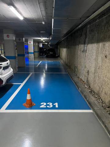 Garaje en Alquiler en Avenida de la Democracia, 9 en San Lorenzo