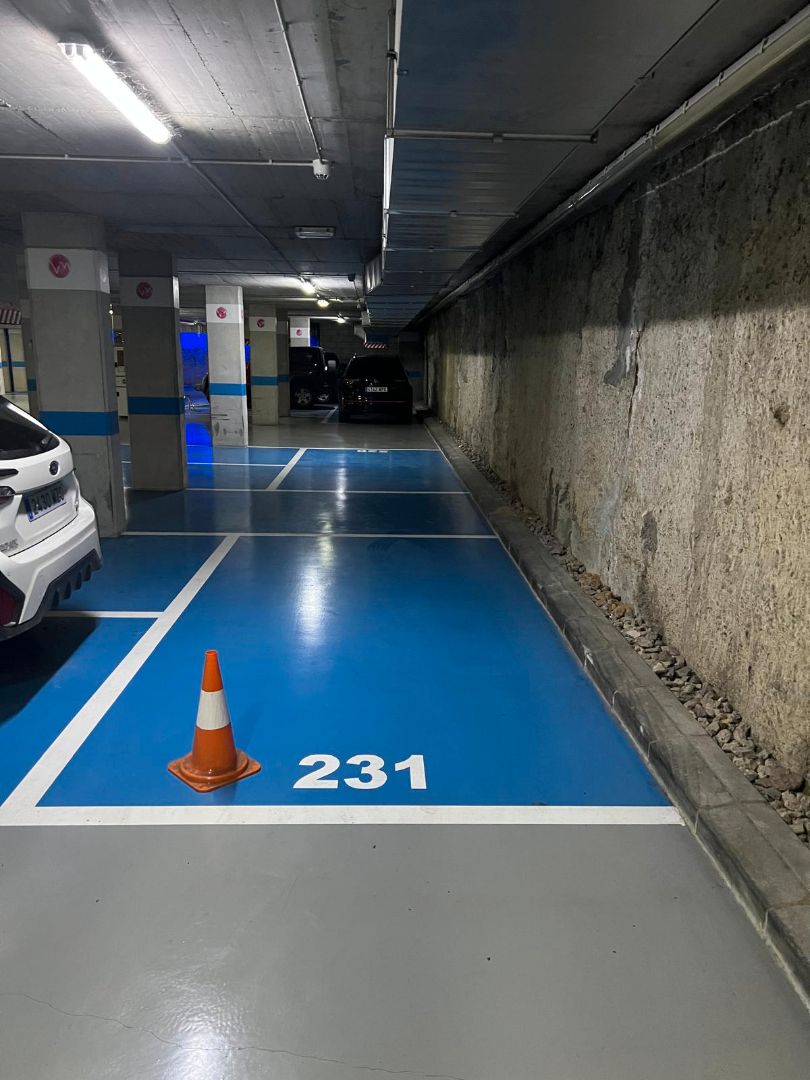 Garage for rent in Avenida de la Democracia, 9, San Lorenzo